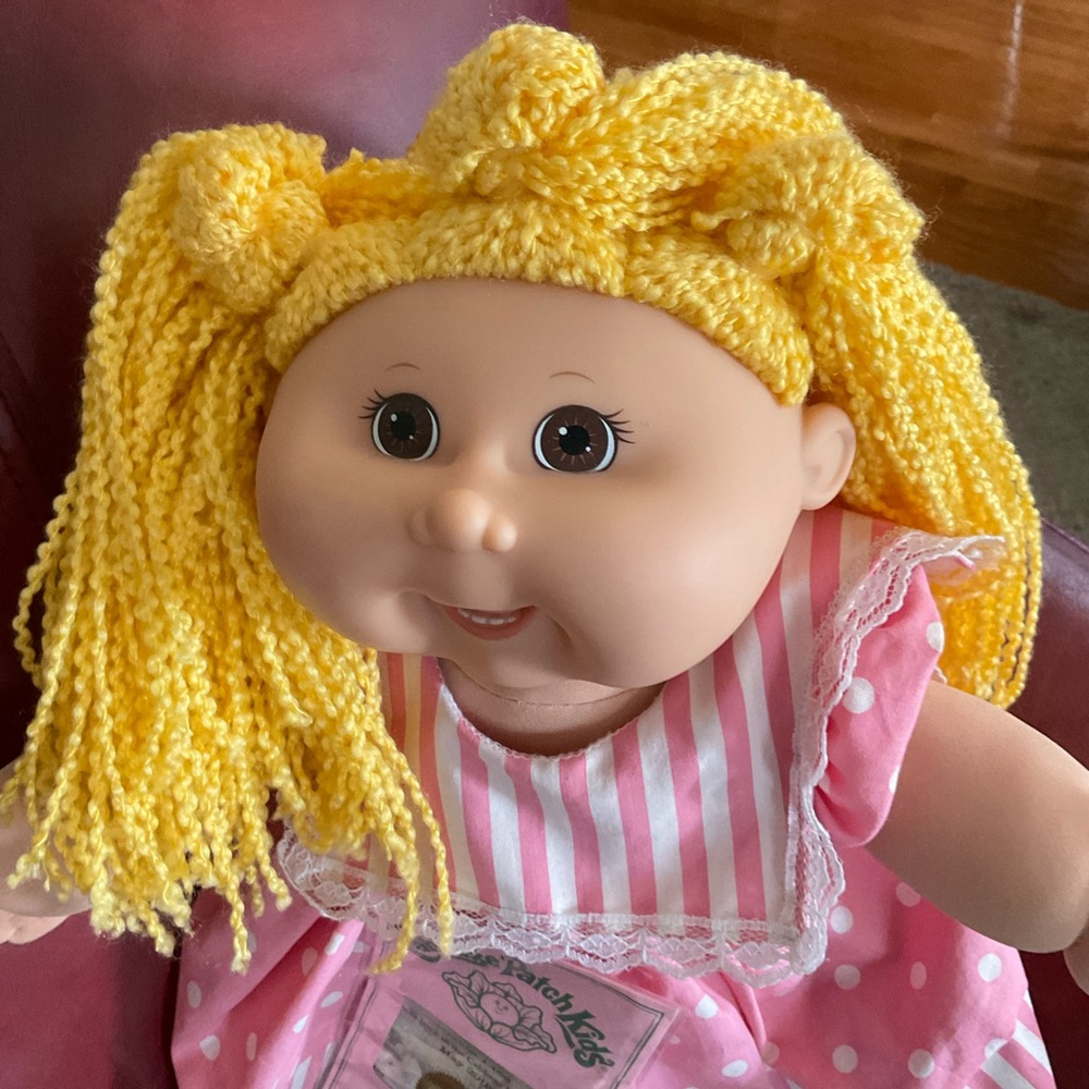 2004 Cabbage Patch Kids Doll, Krista Lisa, Born May 29th, Xavier Roberts - Picture 2 of 13
